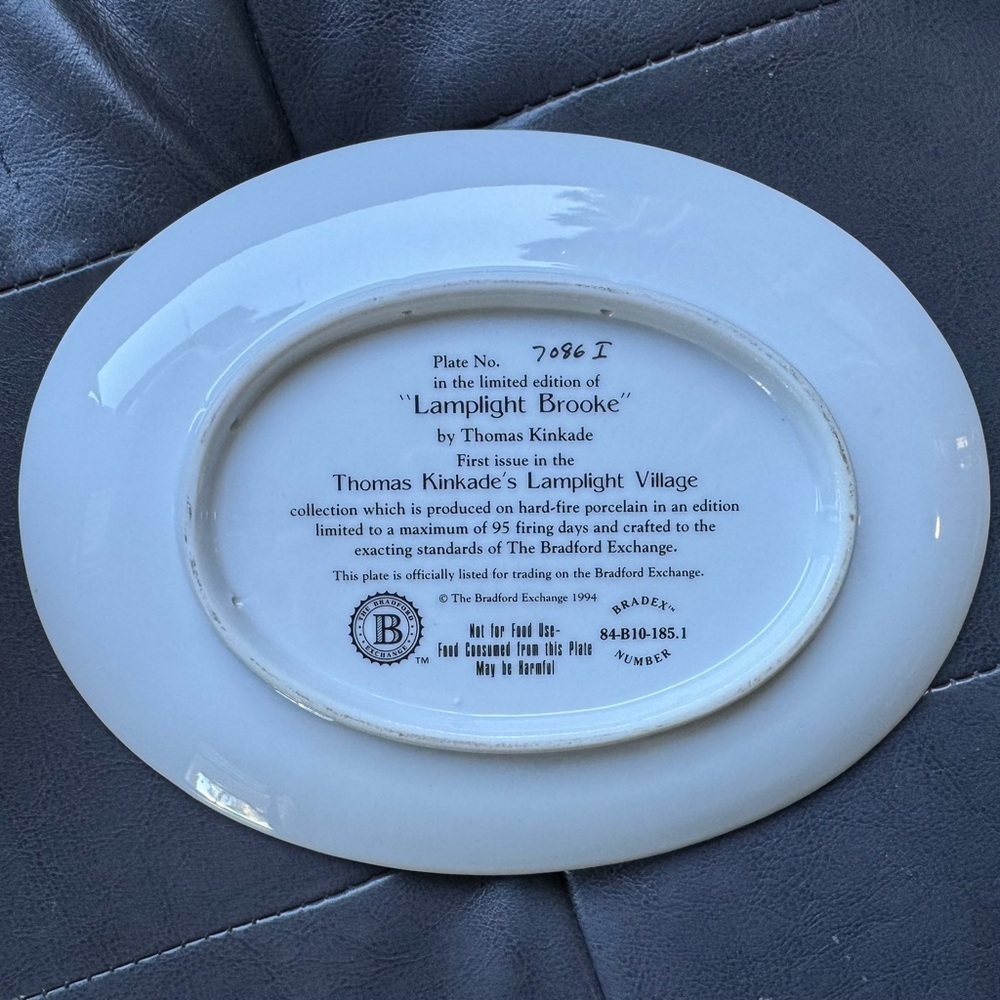 Thomas Kinkade Lamplight Brooke Collector Plate – Lamplight Village #1 - Picture 4 of 8